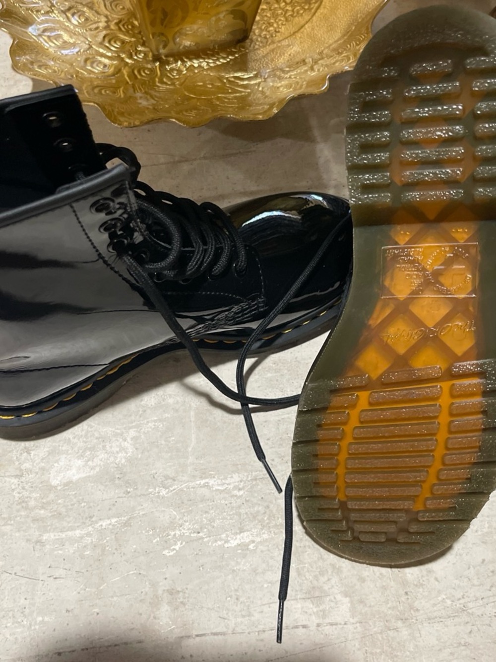 Dr. Martens Black Patent Lace-Up Combat Boots New - Picture 2 of 2